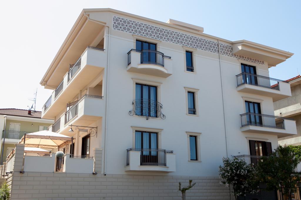 Del Gaudio Guesthouse Torre Melissa Exterior photo
